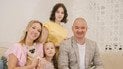 Євген Кошовий із дружиною та доньками