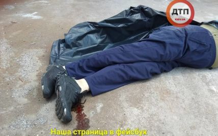 В Киеве мужчина бросился с крыши после того, как перенес дорогостоящую операцию