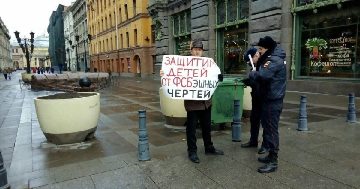У Росії силовики розігнали неузгоджену акцію на підтримку політв’язнів, десятки затриманих