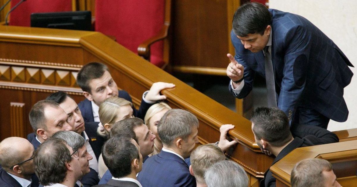 Скандальний тиждень у Раді. Українці стали свідками секс-переписки нардепа і першої сутички