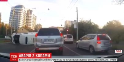 Авто конвойной службы спровоцировало двойную аварию в Львове