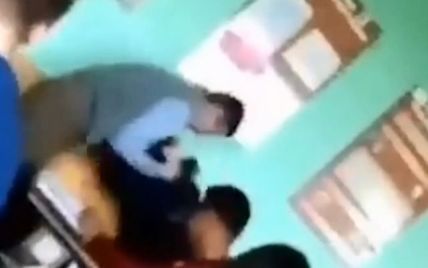 На Буковине учитель физики на уроке избил старшеклассника
