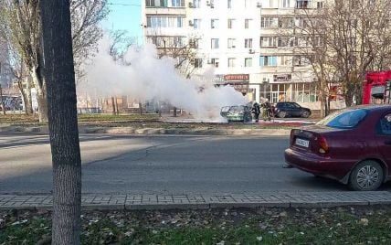 В Москве девушка в прозрачном платье попала на видео