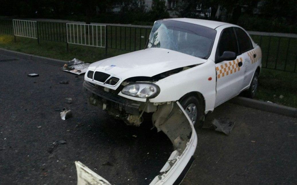 Такси было "атаковано" автомобилем Audi, который выехал на встречную / © Facebook/Varta 1