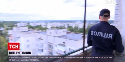 Новини України: у Житомирі поліцейський врятував жінку, яка збиралася вистрибнути з 12 поверху