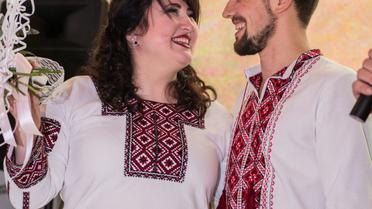 Герой АТО освідчився коханій на відкритті фотовиставки &laquo;Переможці&raquo; / © прес-служба каналу "1+1"