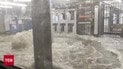 Метро Нью-Йорка затопило через паводок! Люди брели по коліна у воді!