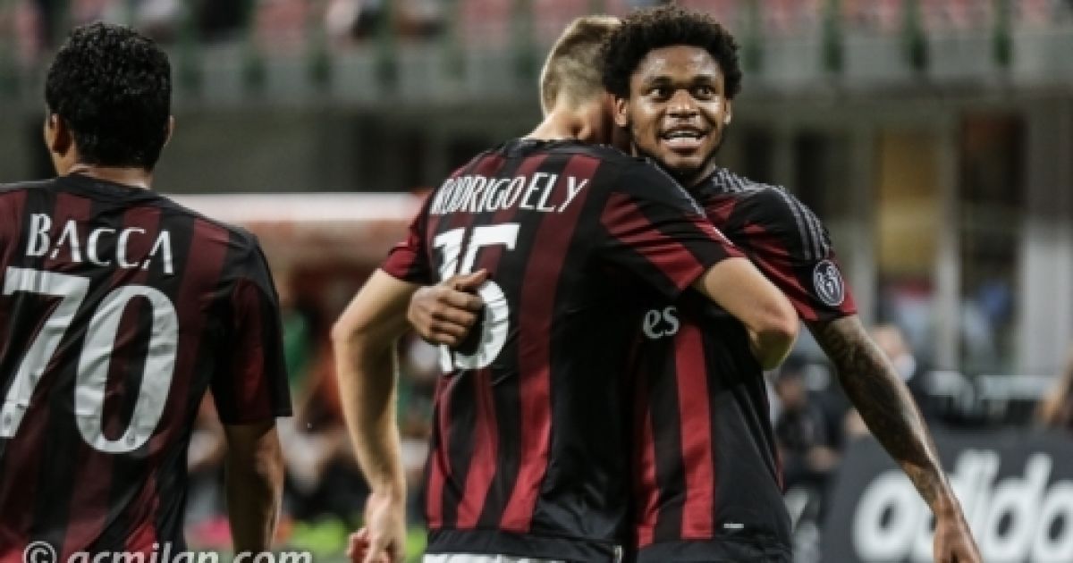 Адриано забил первый гол за "Милан"