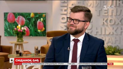 Глава "Укрзализныци" ответил на вопросы пассажиров в студии "Сніданка"