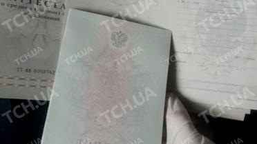 документи для ватажків бойовиків_1 / © фото: Андрій Цаплієнко