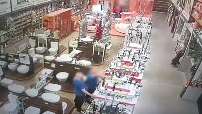 Момент удара по гипермаркету "Эпицентр"