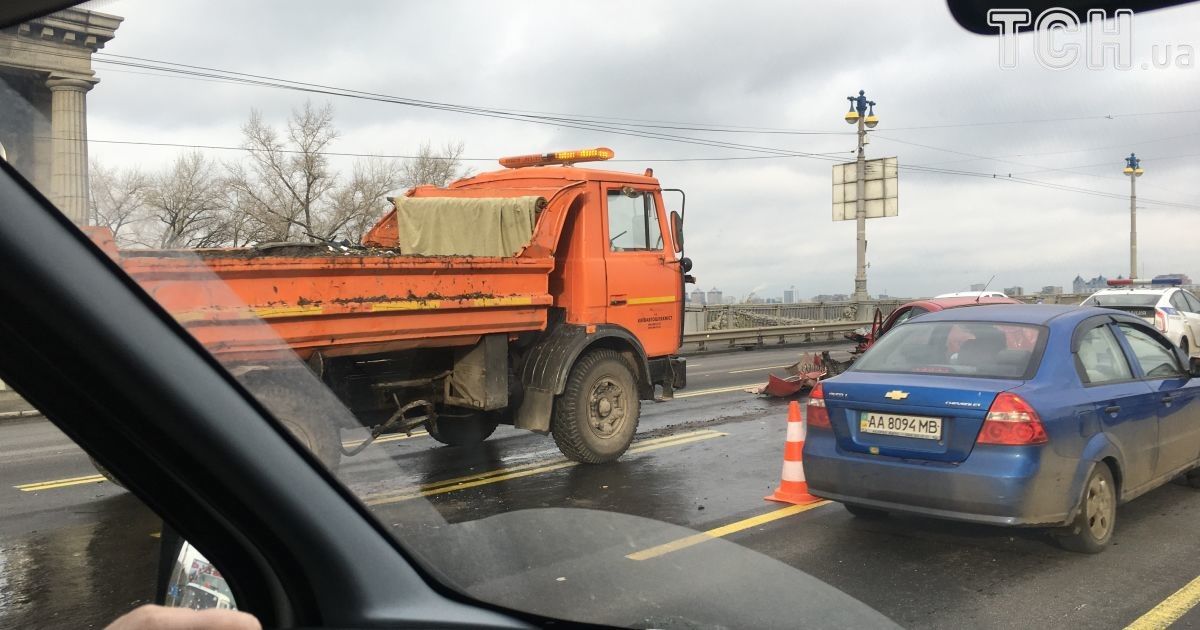 ДТП у Києві на мосту Патона_1 / © Фото Валерії Ковалінської/ТСН