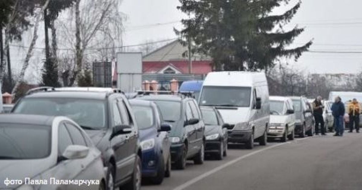 На Львівщині військові пенсіонери перекрили дорогу