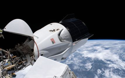 Астронавты на корабле Crew Dragon успешно вернулись из космоса на Землю