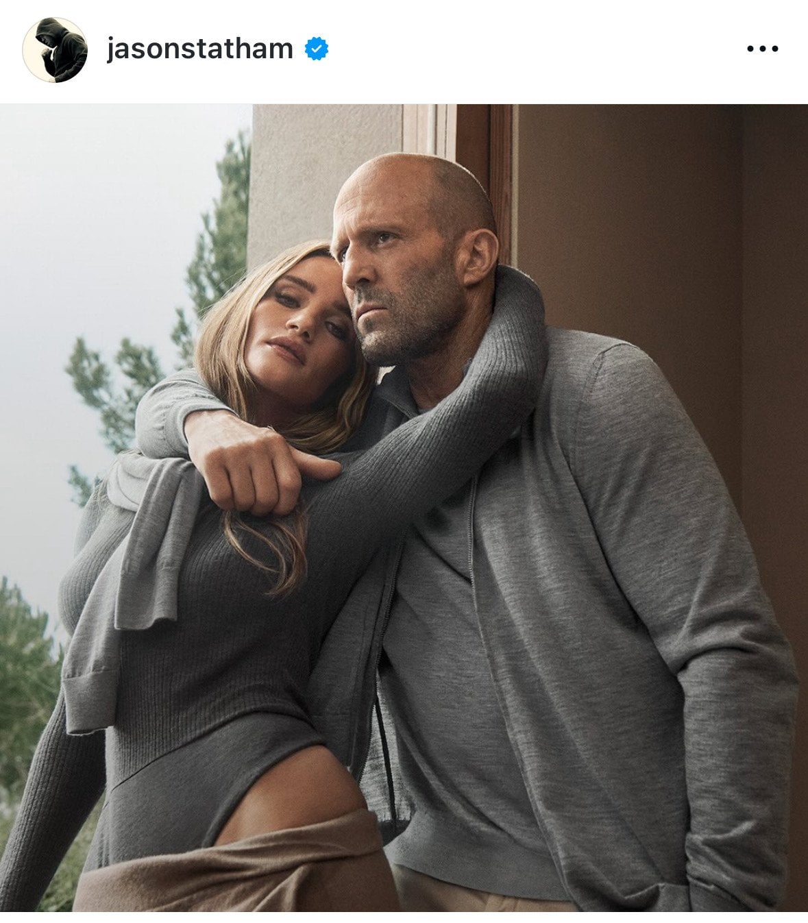 Әйелінің емізетін кеудесінің фотосы