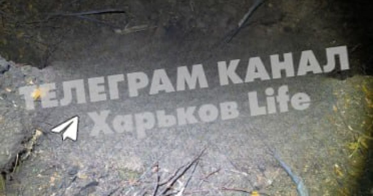 Повреждены здания вокруг.