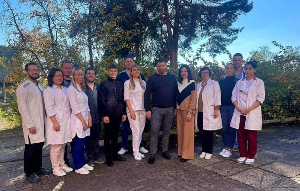 Колектив диспансеру / Фото: Луганський обласний клінічний онкологічний диспансер