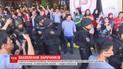 Бывший охранник торгового центра держит в заложниках почти 30 сотрудников