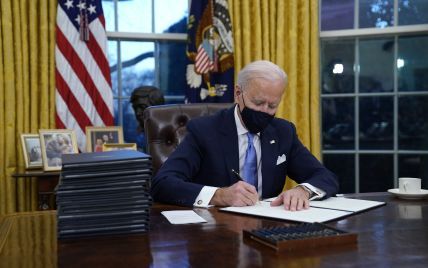 Возвращение США в ВОЗ и соглашение по климату: Байден подписал первые указы в качестве президента США