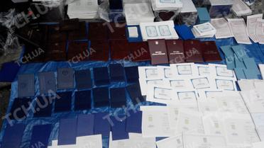 документи для ватажків бойовиків_9 / © фото: Андрій Цаплієнко