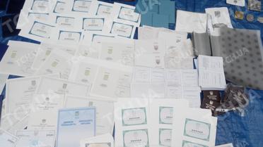 документи для ватажків бойовиків_8 / © фото: Андрій Цаплієнко