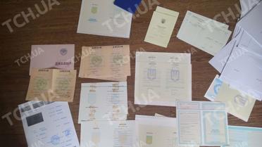 документи для ватажків бойовиків_7 / © фото: Андрій Цаплієнко