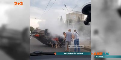 Аварийный кульбит: неуправляемый автомобиль пронесся по улицам Харькова