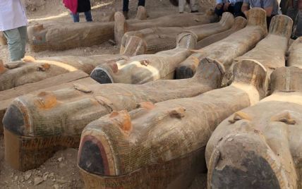 У Єгипті археологи знайшли 20 стародавніх саркофагів