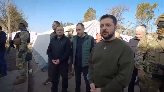Зеленський приїхав на Херсонщину: про що спілкувався з місцевими мешканцями