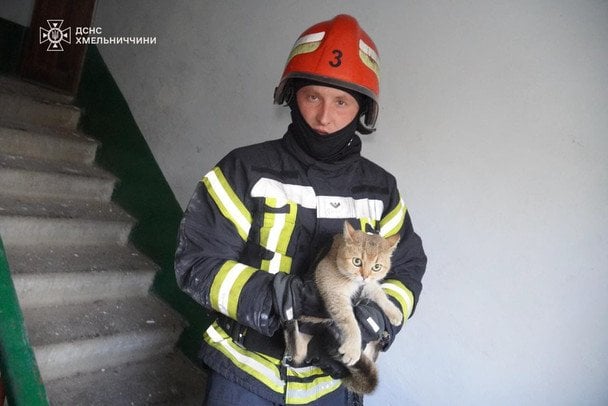 У Хмельницькому продовжують ліквідовувати наслідки вибуху в житловому будинку / © ДСНС