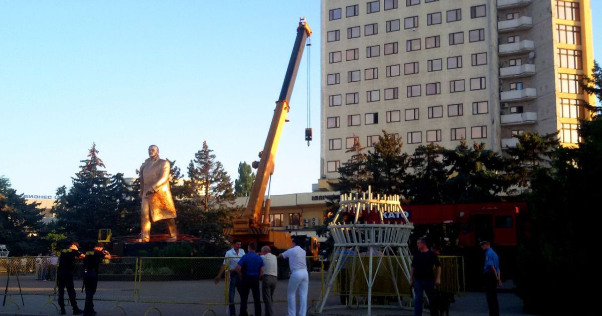 За демонтажем наблюдает мэр