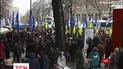 Кілька сотень мітингувальників знову зібрались під стінами Нацбанку