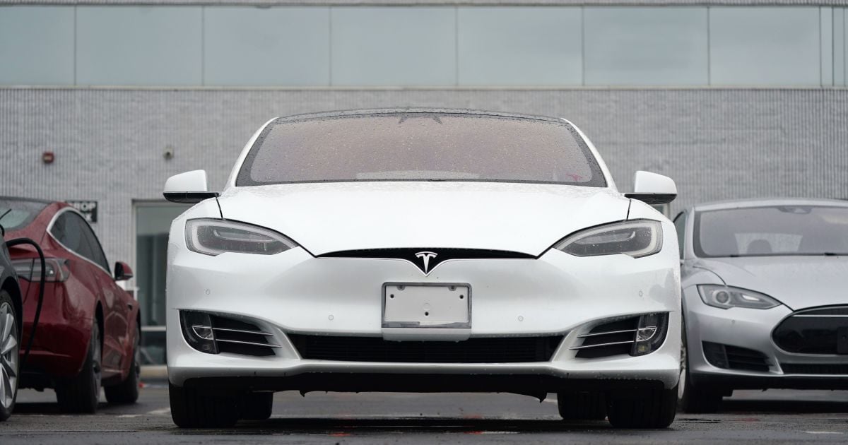 У США розпочали офіційне розслідування щодо автопілота Tesla після низки аварій