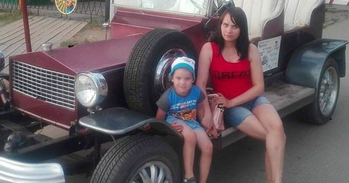 В России мужчина забил женщину ножом до смерти на глазах у ее 4-летнего сына