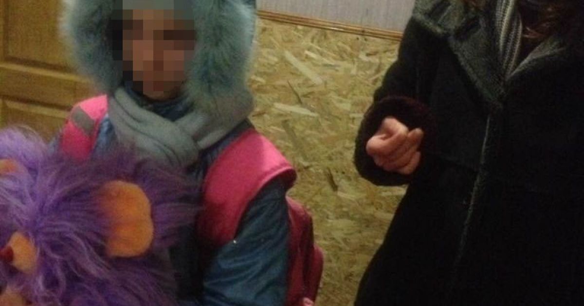 На Донетчине женщина и ее 9-летняя дочь двое суток жили в подъезде