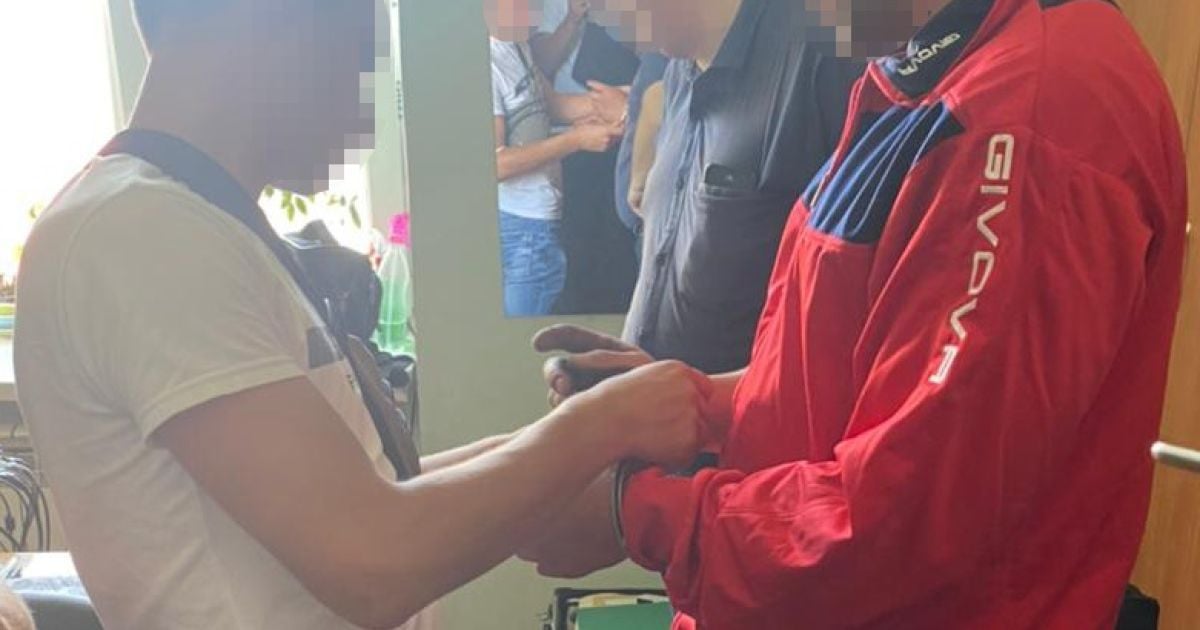 Затащили в авто и вывели в лес: во Львовской области посреди улицы похитили 20-летнего мужчину