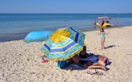 Грязная вода: на пляжах популярного курорта Одесской области не рекомендуют купаться