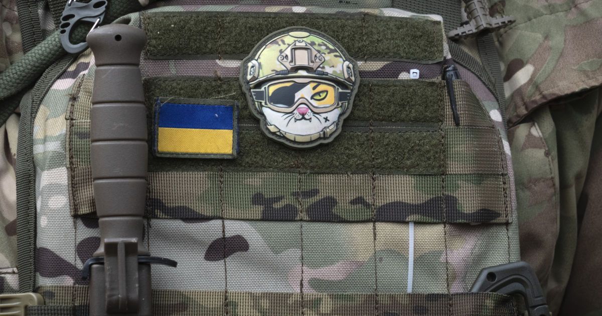 Загальна мобілізація 2023 року: чи можуть військовозобов'язаному відмовити у консульських послугах