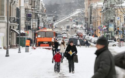 Успеть до полуночи. Из-за снегопада въезд в Киев для фур ограничат со всех направлений