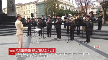 Праздничный флешмоб в центре Львова устроил оркестр второй Галицкой бригады Нацгвардии