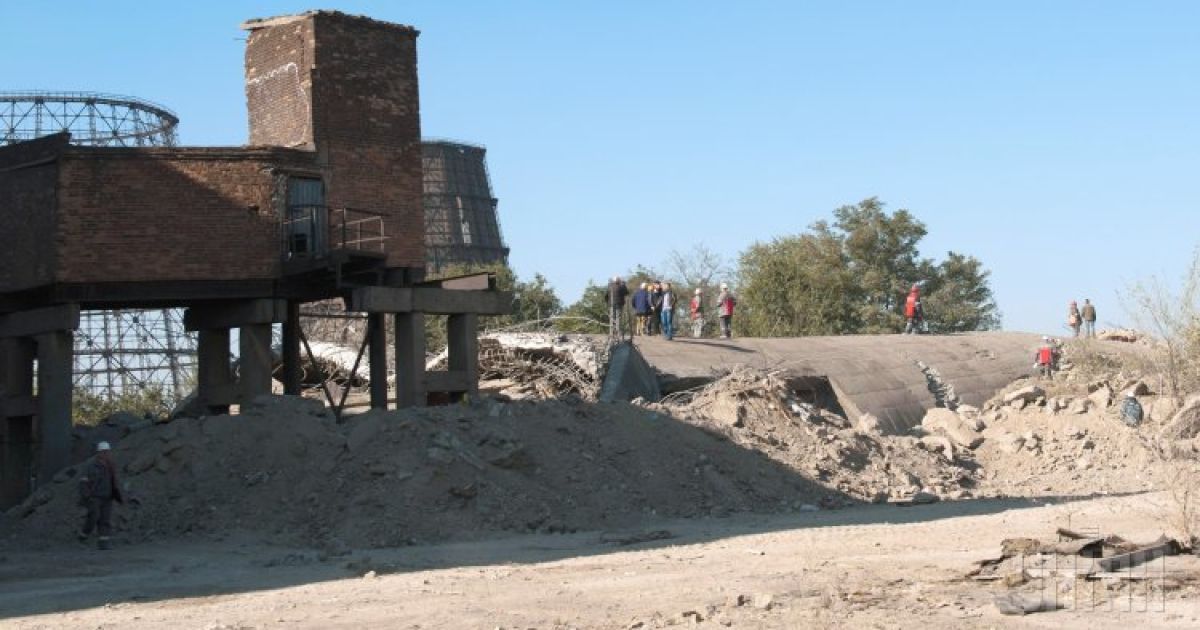 На "Запорожстали" демонтировали огромную трубу / © УНИАН