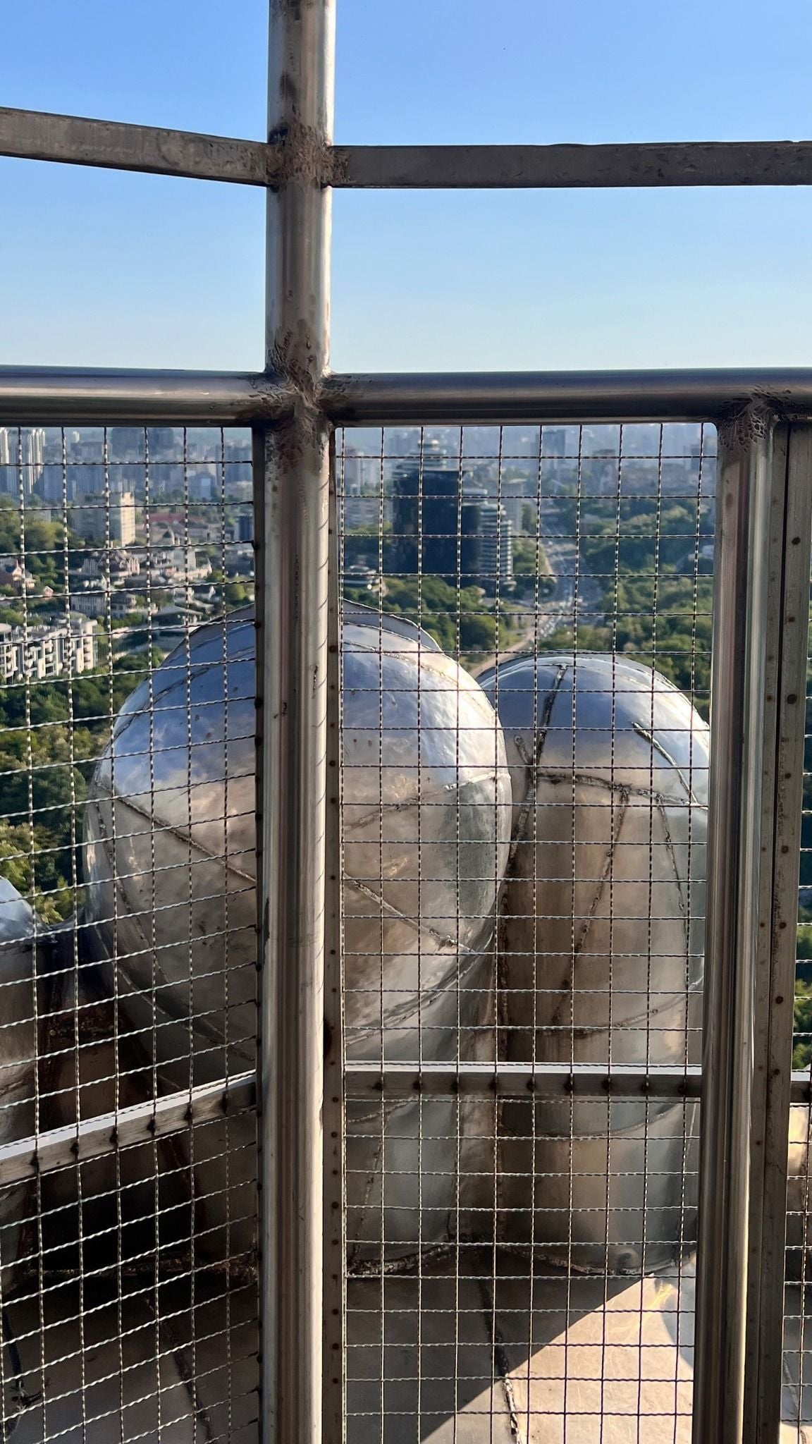 Павел Зибров поднялся на смотровую площадку Родины-Мать / © instagram.com/pavlo_zibrov