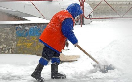 Як прибирають сніг біля будинків чиновників: рейд журналістів елітними подвір’ями Києва