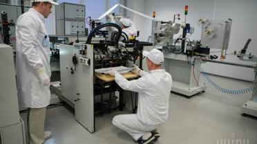 В Україні запустили виробництво пластикових паспортів / © УНІАН