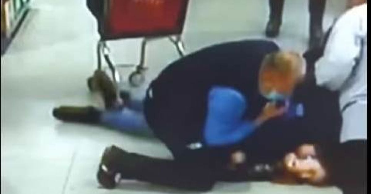 Появились судороги и остановилось сердце: в Харькове охранники супермаркета спасли жизнь девушке (видео)