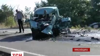Смертельна аварія на Миколаївщині: два легковики зіткнулися в лобову