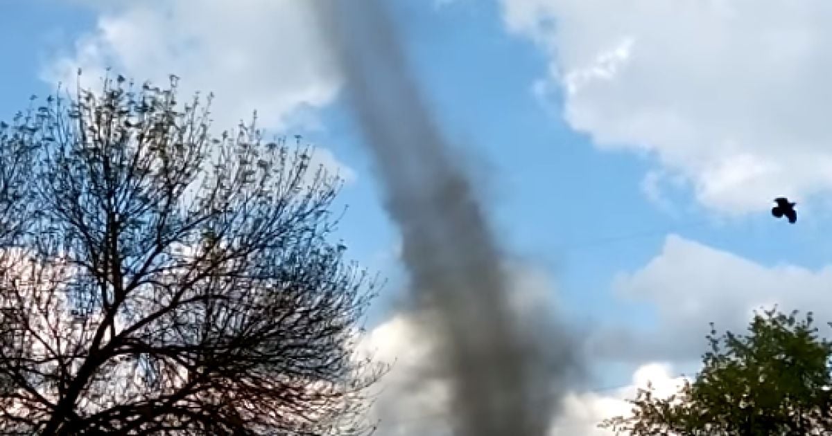 На Тернопольщине очевидцы сняли видео жуткого смерча