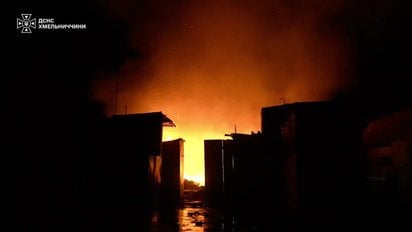 Вогонь охопив один із найбільших ринків України - відео