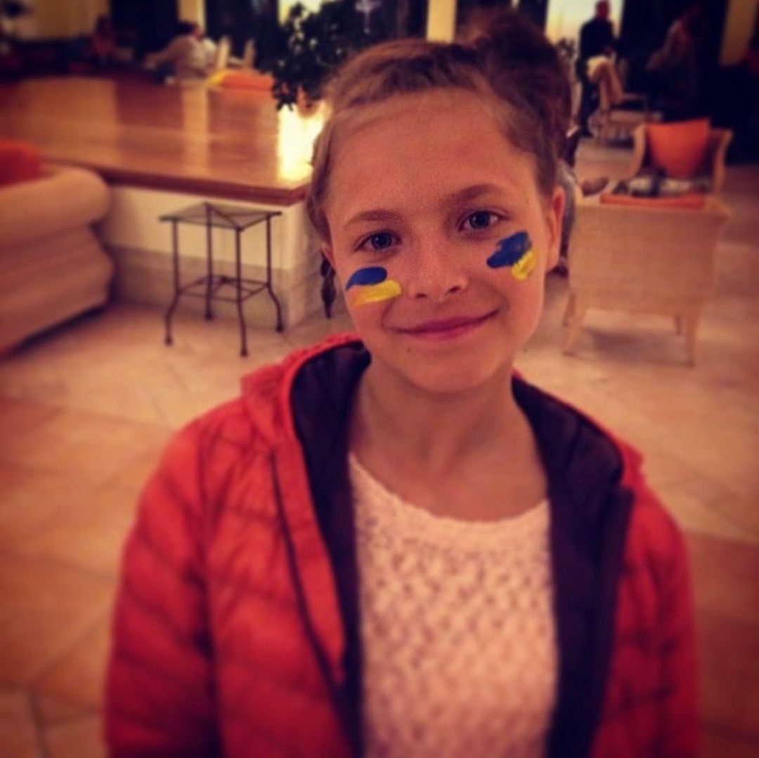 19-летняя дочь Елены Кравец показала, как "украинизировала" свое русскоязычное тату 4
