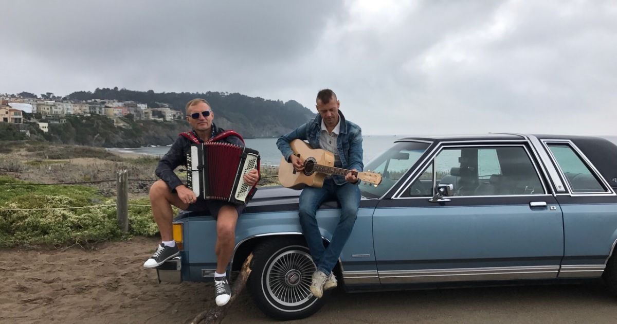 Зірки "ВВ" Скрипка та Рогачевський заспівали "Несе Галя" в американському шоу / © прес-служба Олега Скрипки